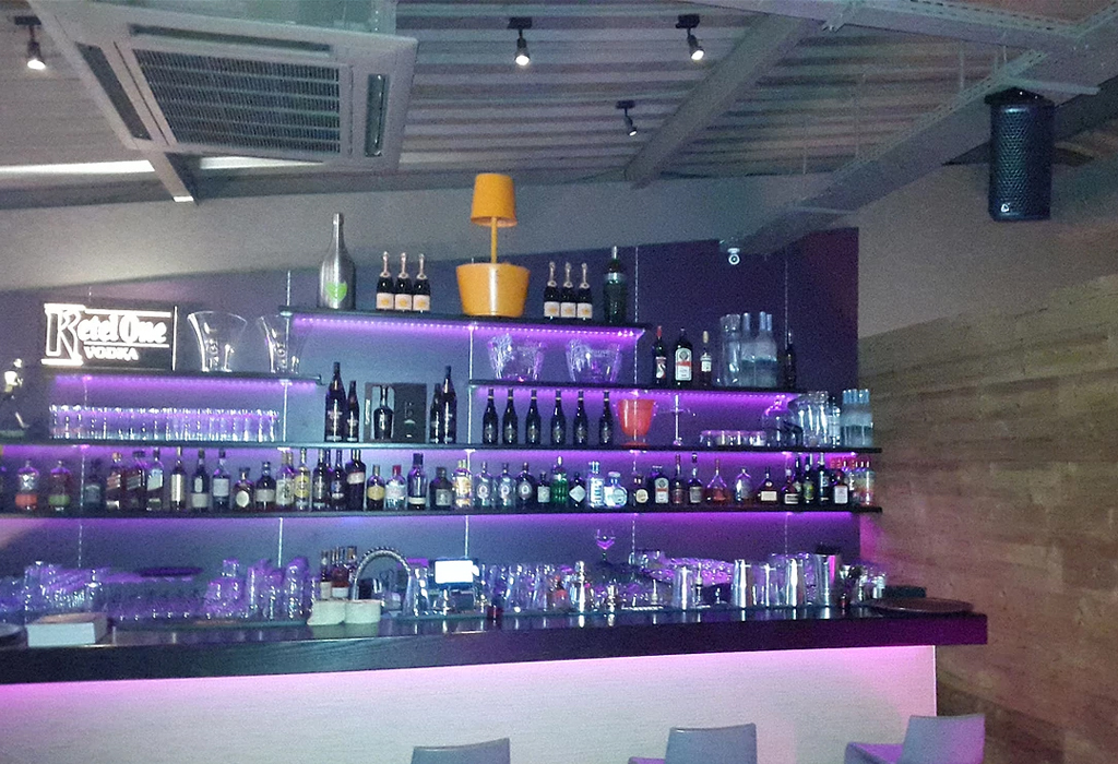 bar